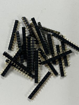 Connettore di aggancio Pogo Pin di tipo SMT 4pin 10pin 12pin Contatto a molla con elevata durata e resistenza alla nebbia salina