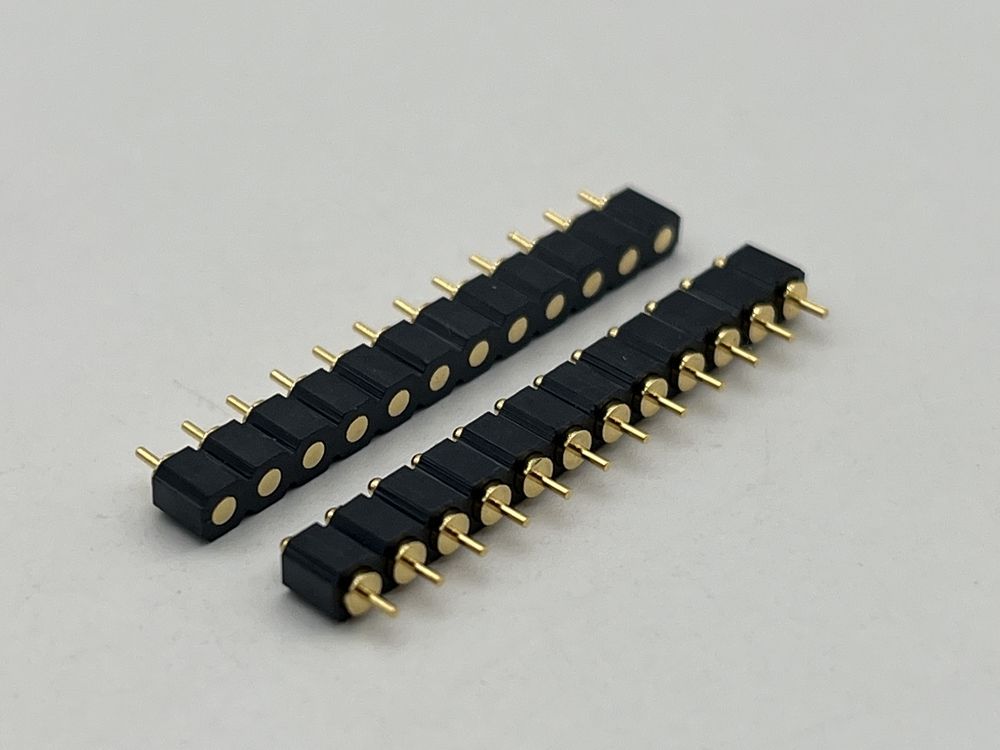 Connettore di aggancio Pogo Pin di tipo SMT 4pin 10pin 12pin Contatto a molla con elevata durata e resistenza alla nebbia salina